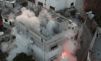 الاحتلال ينسف مربعات سكنية في منطقة قيزان النجار جنوب خان يونس