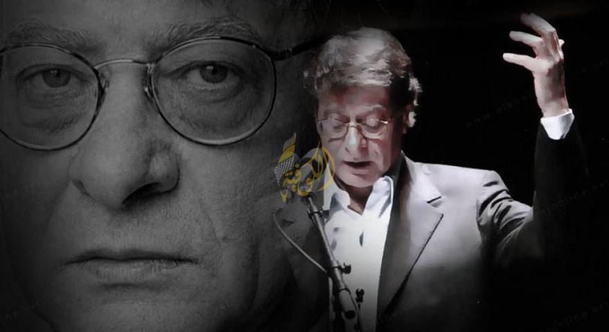 شاعر الثورة الفلسطينية "محمود درويش"