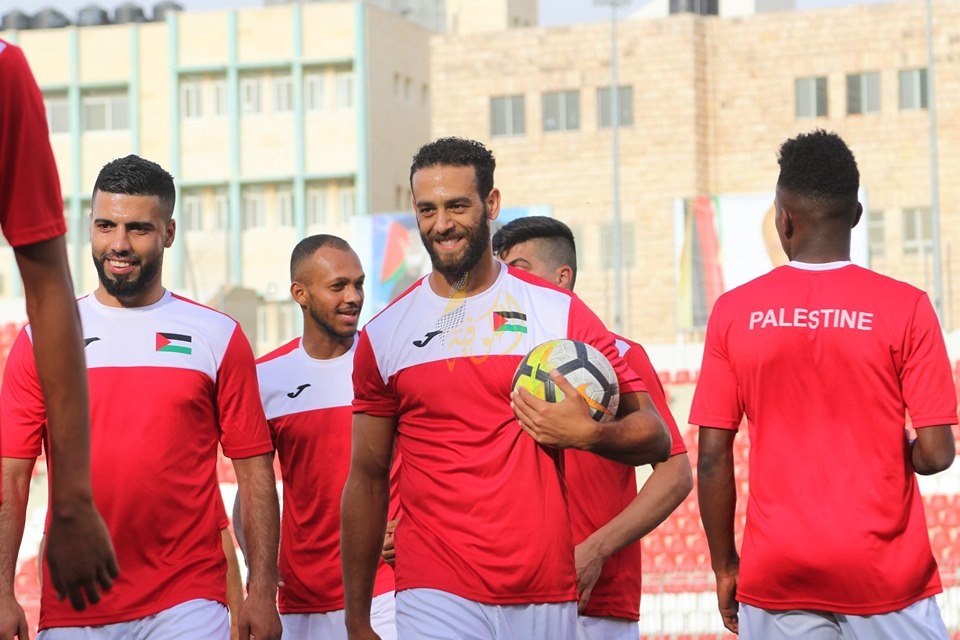 من تدريبات منتخب فلسطين على ملعب فيصل الحسيني استعداداً لبطولة آسيا